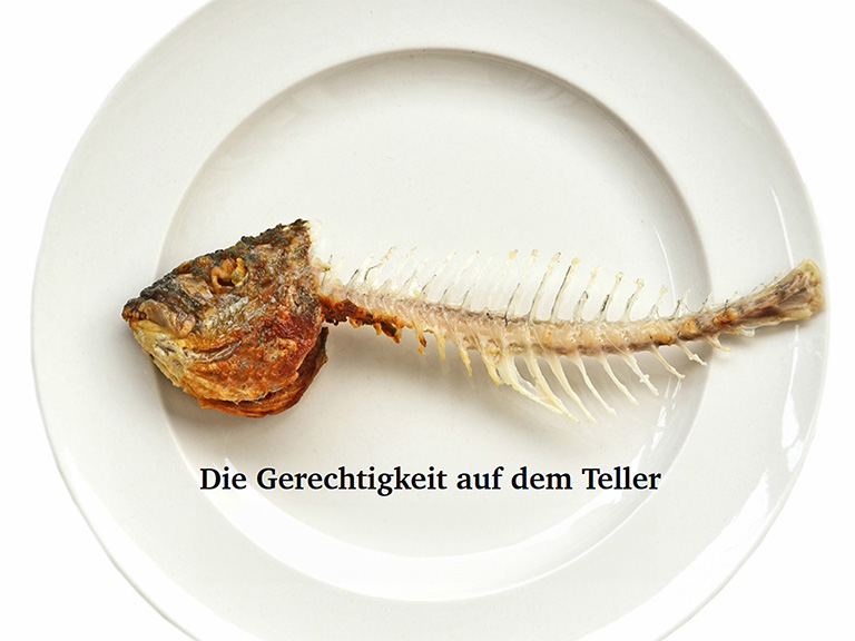 Fischgräten auf Teller