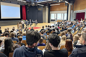 Panel discussion with Bernese politicians at Lerbermatt high school